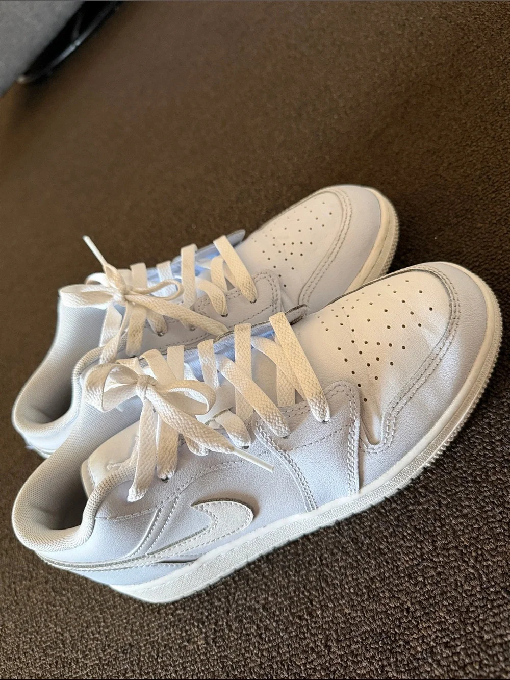 Nike Kids White Low-Top Sneakers with Mesh Lining